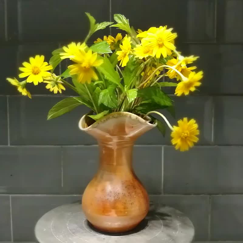 柴燒火焰花器花瓶 - 花瓶/花器 - 陶 金色