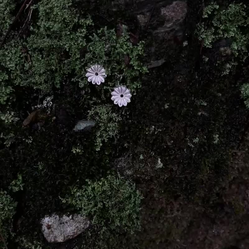 KUÂN KUÂN 綠植系列 罌粟花耳環 純銀 - 耳環/耳夾/耳骨夾 - 純銀 銀色
