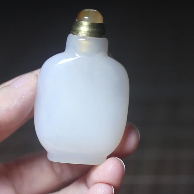 [Snuff Bottle] Natural Agate Snuff Bottle Small Capacity/Portable Bottle/Purely Handmade - ของวางตกแต่ง - หยก ขาว