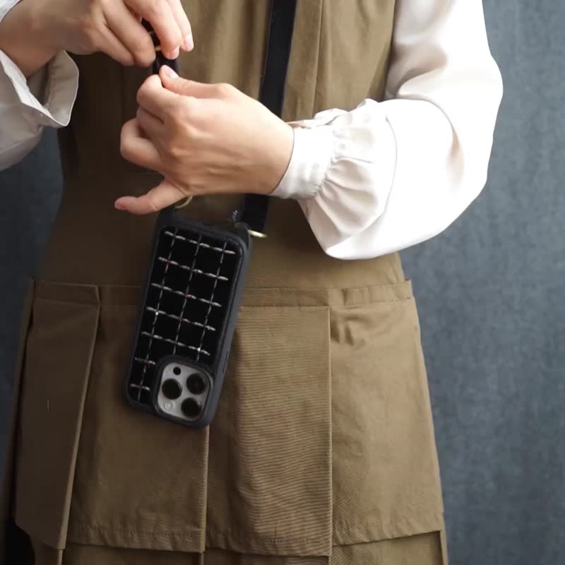 iphone黑色絲絨十字花縫珠揹帶手機服 手機殼情人節 - 手機殼/手機套 - 塑膠 黑色