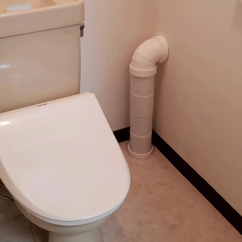 トイレットペーパーを水道管パイプのように飾る商品 - 衛浴用品/浴室收納 - 塑膠 白色