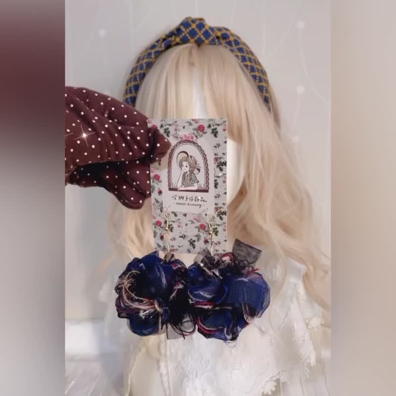 手工紗線耳環~ 耳勾 毛球 316不銹鋼 醫療鋼 耳針 螺旋耳夾 耳飾 - 耳環/耳夾/耳骨夾 - 其他材質 藍色