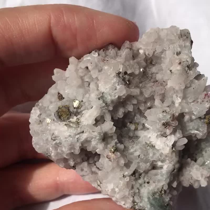 Jiangxi white crystal Bronze symbiotic white crystal cluster white crystal raw ore natural raw stone crystal - Items for Display - Crystal White