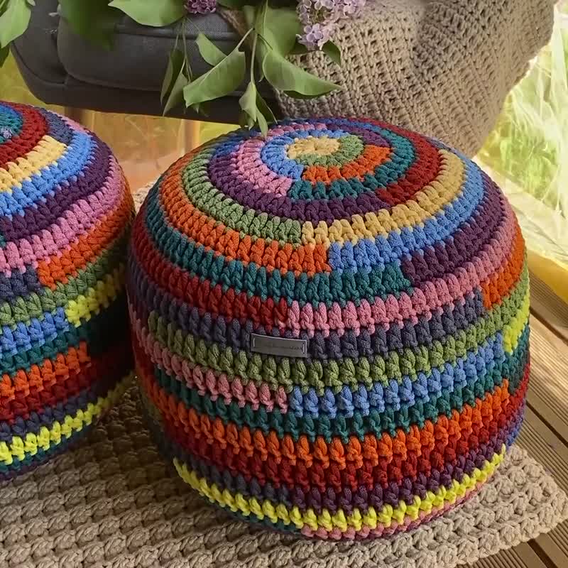 Multicolor ottoman pouf crochet Stuffed pouf Unique round pouffe - เก้าอี้โซฟา - เส้นใยสังเคราะห์ 