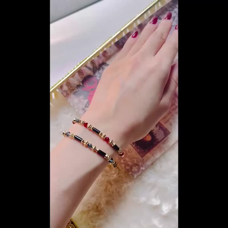 Exotic Palace Style Series-Black Onyx Red Swarovski Bracelet - สร้อยข้อมือ - ทองแดงทองเหลือง สีแดง