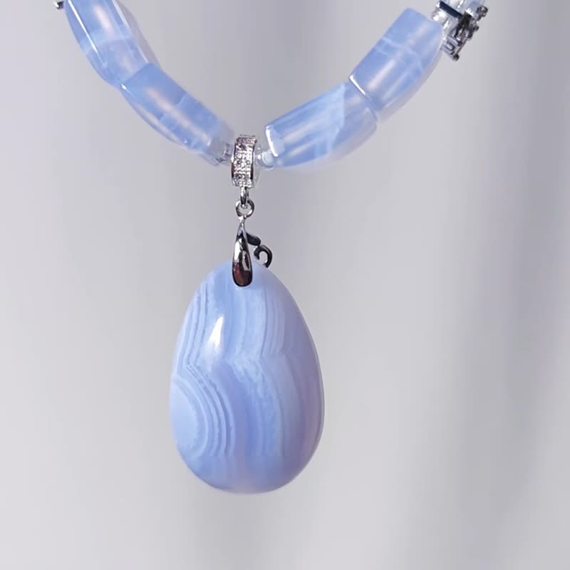 Top-quality ice blue agate protection stone , Stone throat chakra, large Gemstone hand-arranged bracelet single product - Bracelets - Gemstone Blue