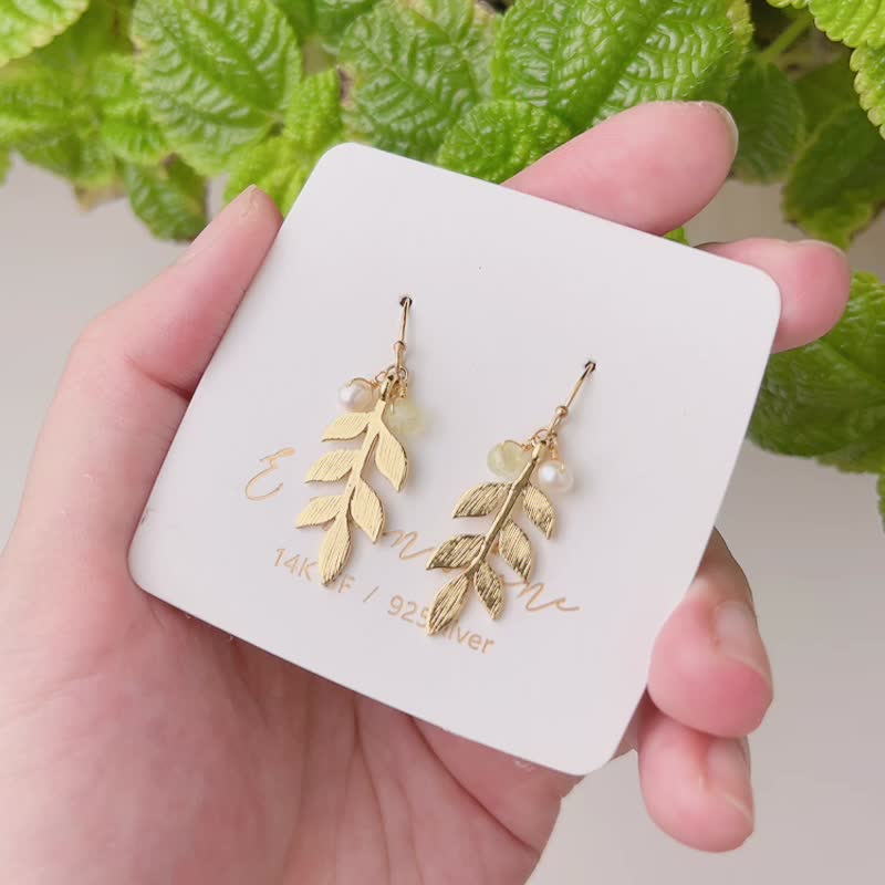 Light jewelry serene tassel freshwater pearl earrings crystal - ต่างหู - คริสตัล สีทอง