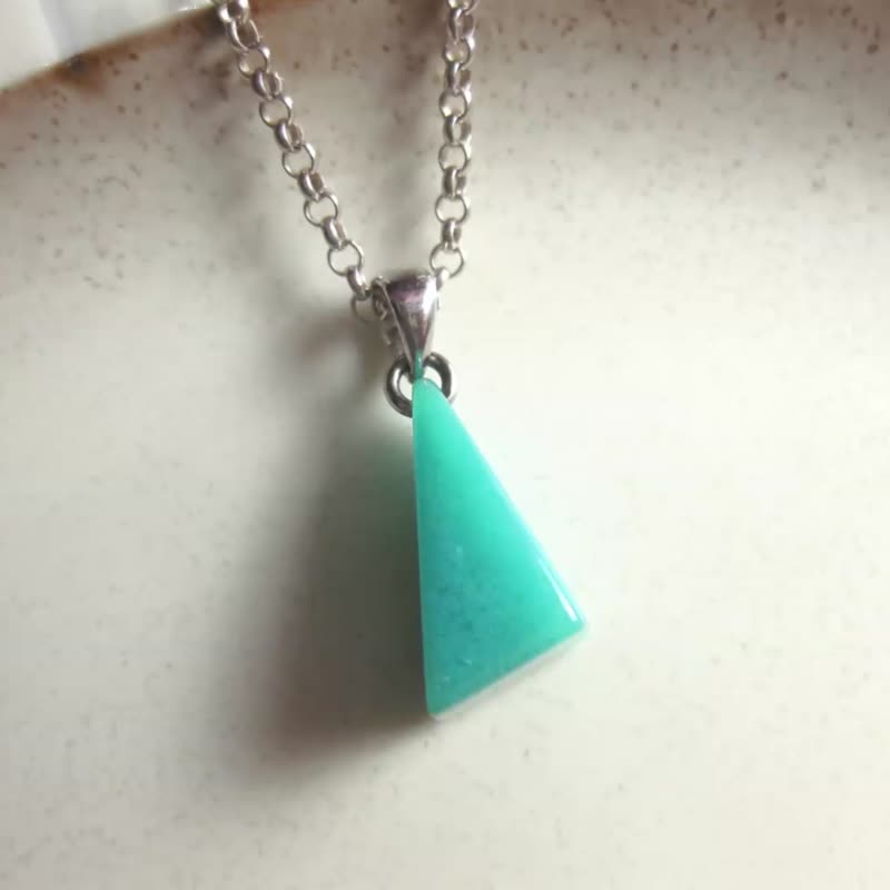 Jade pendant shape jade pendant Taiwan sapphire/dazzling blue triangle geometric simple and easy to match, can be worn on both sides/ - Necklaces - Jade Blue