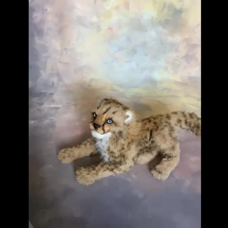 逼真獵豹幼崽絨毛玩偶、仿真動物玩具、收藏複製品 - 擺飾/家飾品 - 其他材質 卡其色
