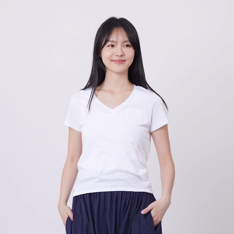 【好評追加再販】V領燕尾小口袋星彩棉T恤上衣白 - 女 T 恤 - 棉．麻 白色