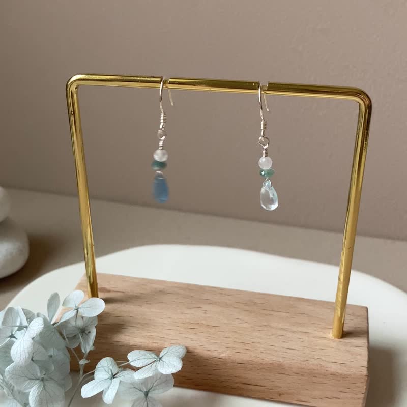 [Kimiko handmade jewelry] March birthstone series aquamarine drop shape earrings - Earrings & Clip-ons - Crystal Blue