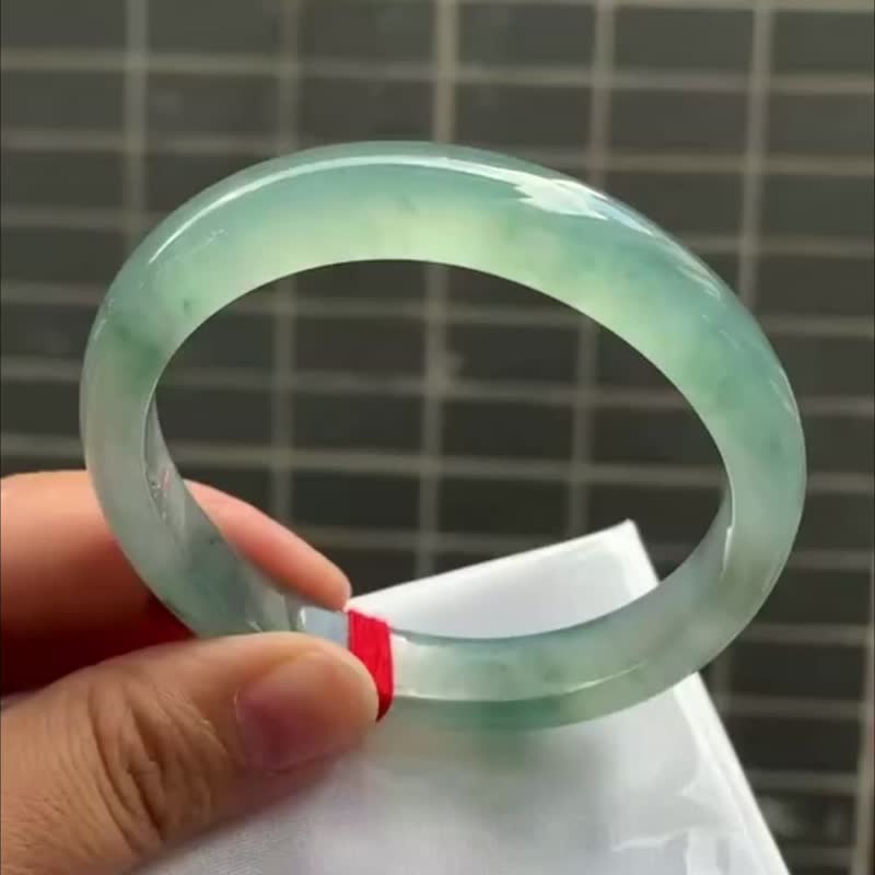 冰種翡翠天然翡翠玉鐲 A玉手鐲 玉鈪 • 冰種飄花翡翠貴妃鐲 - 手鍊/手環 - 玉石 綠色