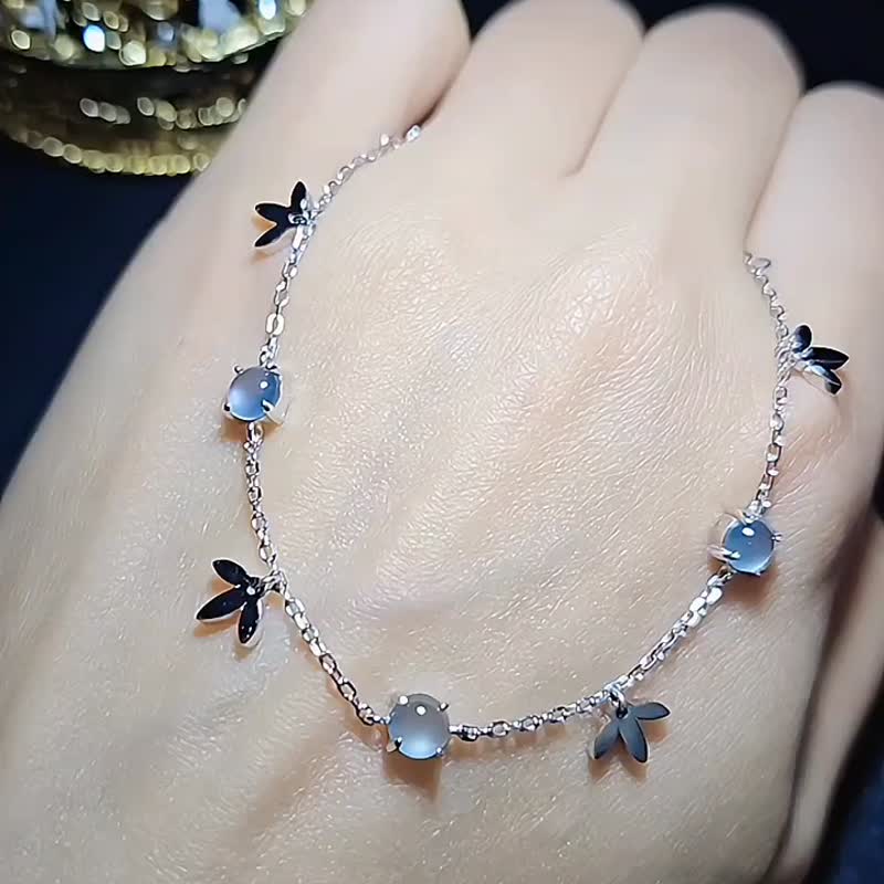 |藍剛女神|A貨翡翠冰玻淡藍剛蛋面5mm純銀鍍18k愛心款手鏈 - 手鍊/手環 - 玉石 