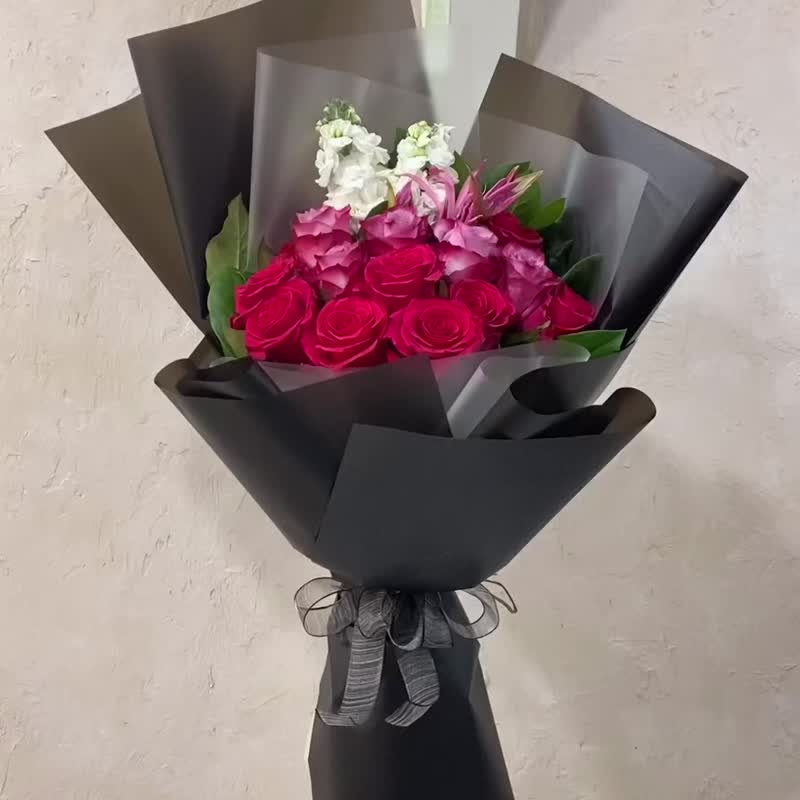 【記念日/クリスマス/誕生日/プロポーズブーケ】万能な2色バラの花束 Le Duo - 観葉植物 - 寄せ植え・花 ブラック