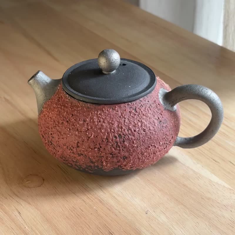 台灣名家周聖鈞  黑瓦平壺 岩礦壺 茶具手工製作 - 茶壺/茶杯/茶具 - 陶 咖啡色
