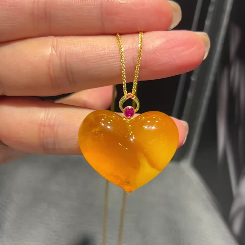 天然波羅的海蜜蠟愛心吊墜 俄料成色美 18k金鑲嵌 - 吊飾/掛飾 - 水晶 