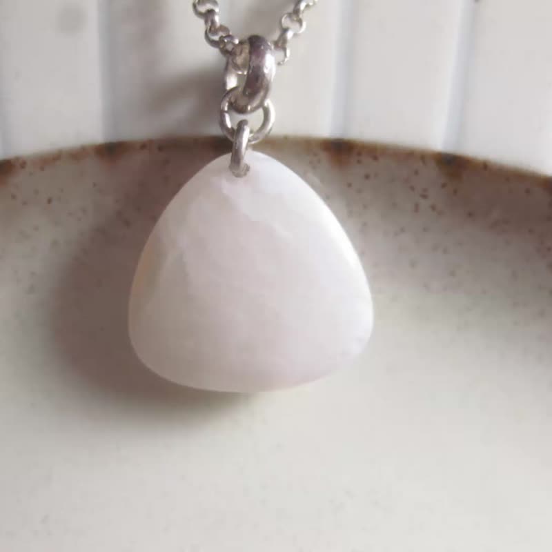 Jade pendant shape jade pendant white flower chalcedony / triangular shape, simple and easy to match, can be worn on both sides / - Necklaces - Jade White