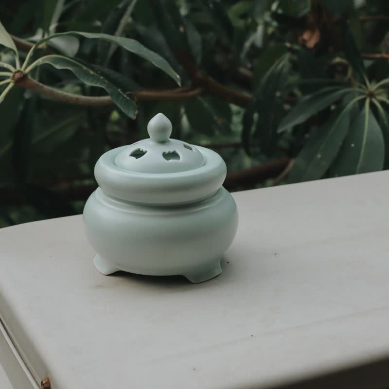 台灣製電子熏香爐 汝窯色圓滿爐 搭配樹脂聖木好用(香港專用220V) - 香氛/精油/擴香 - 陶 透明