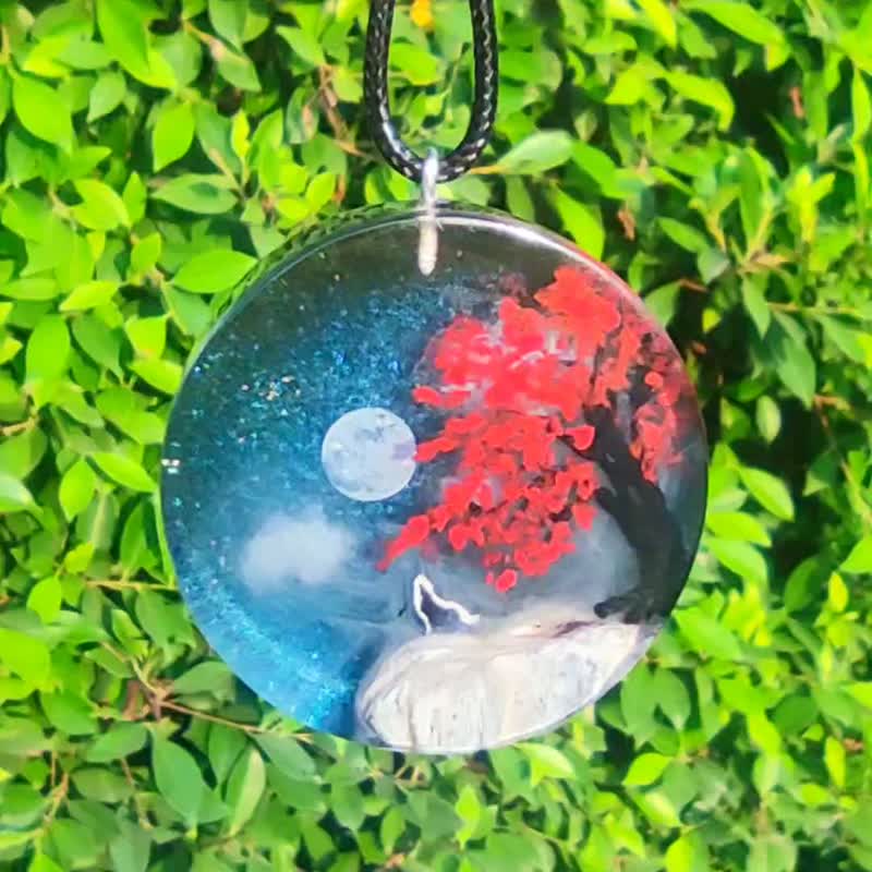 Full Moon Howling Wolf Pendant - Necklaces - Resin Multicolor