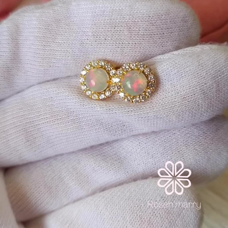 Natural Opal Stud Earrings Sterling Silver 925 with Gold Plated. - 耳環/耳夾/耳骨夾 - 純銀 黃色