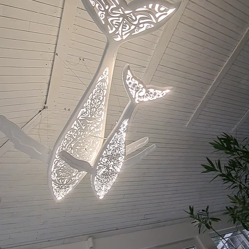 Whale with baby whale ceiling chandelier:led wall lamps in maori style - โคมไฟ - ไม้ ขาว