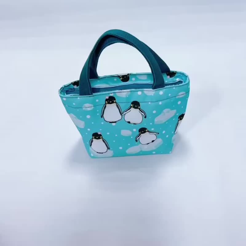 Taipei Municipal Zoo co-branded King Penguin style children's water-repellent lunch bag handmade in Taiwan - Handbags & Totes - Waterproof Material Blue