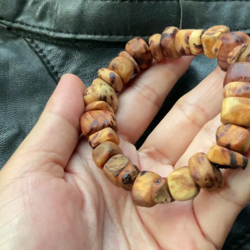 【森林裡】台灣檜木瘤隨形手珠 - 手鍊/手環 - 木頭 多色