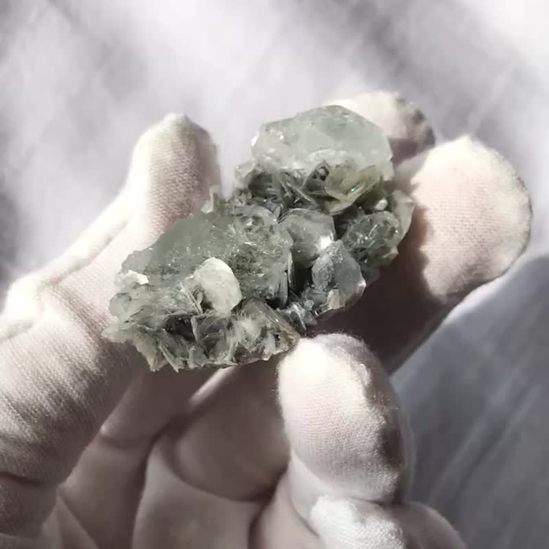 雪寶頂海藍寶水晶 銀雲母共生 白水晶簇 彩虹 礦標 原石 水晶 - 擺飾/家飾品 - 水晶 藍色