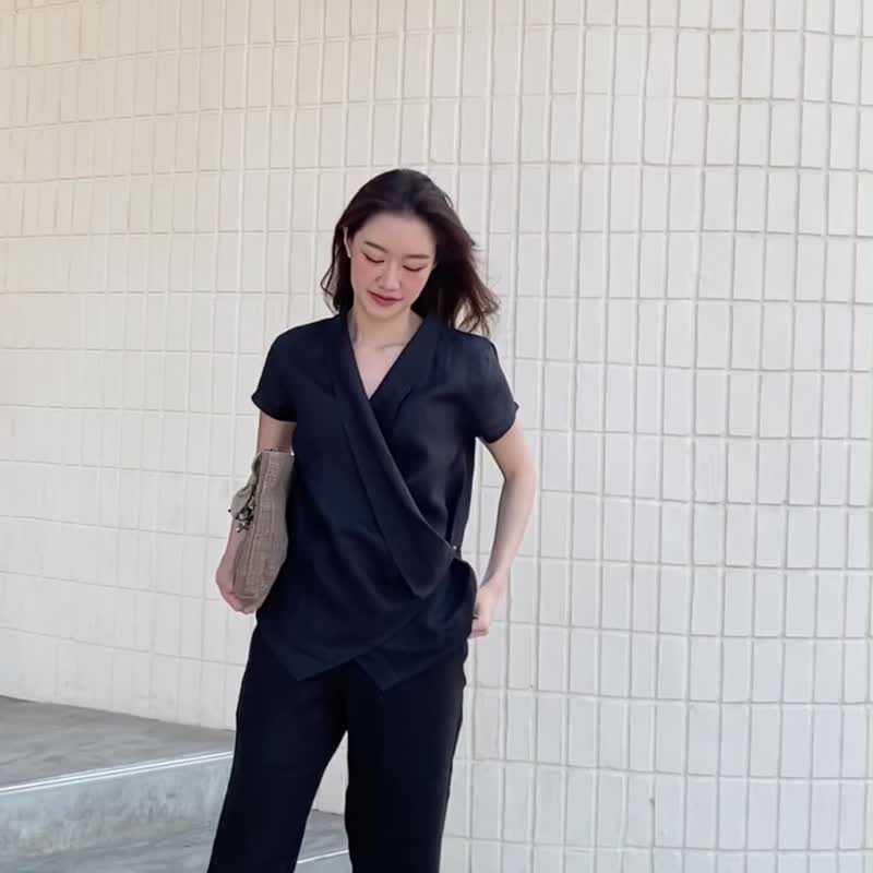 Black V-neck collar Short Sleeves Linen :Black Rosie Blouse - 女上衣/長袖上衣 - 棉．麻 黑色