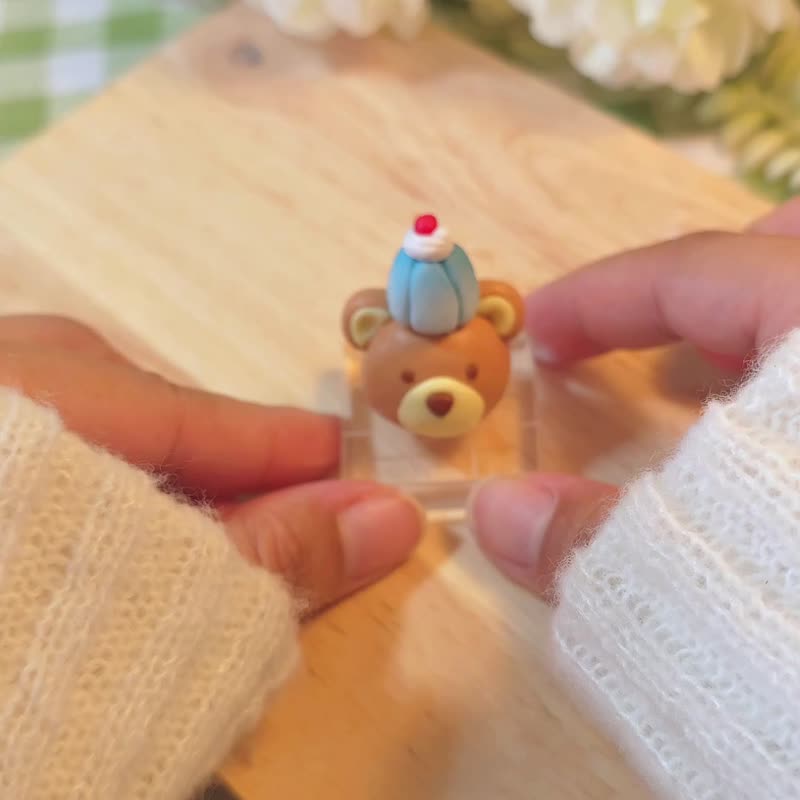 Kawaii Star Hair Stick – Handmade Pastel Checkered Bun Pin with Ice Cream Bear - 髮夾/髮圈 - 其他材質 