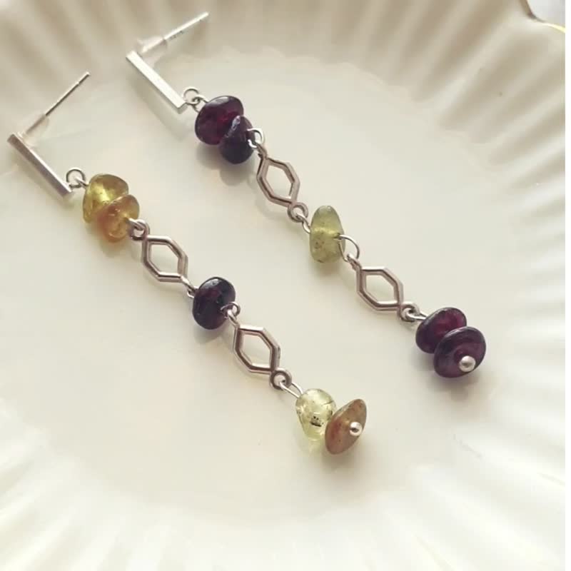 Red and Green Garnet Earrings, 925 Silver, August Crystal, Gift for Capricorn - 耳環/耳夾/耳骨夾 - 寶石 多色