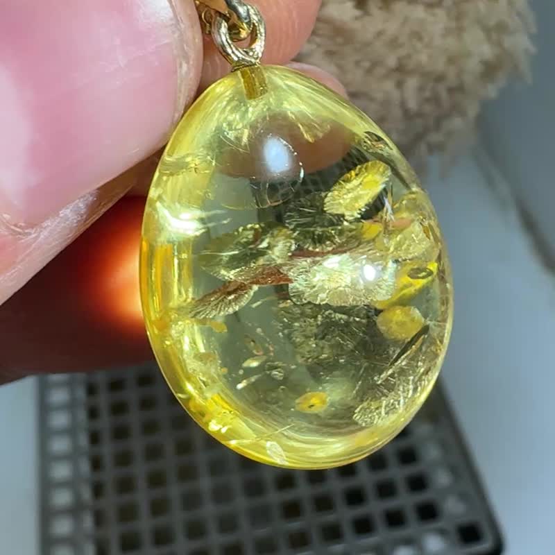 Exclusive Genuine Handmade Transparent Gold Baltic Amber Pendant with Glitters - สร้อยคอ - เครื่องประดับพลอย สีทอง