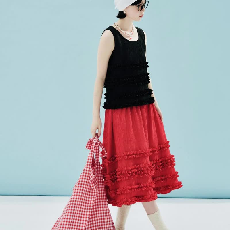 Black wrinkled fabric three-dimensional lace vest/summer top - เสื้อกั๊กผู้หญิง - วัสดุอื่นๆ สีดำ