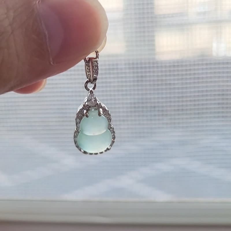 【親翠】天然翡翠 高冰果陽綠微飄花飽滿葫蘆925銀鑲鋯石鑽鎖骨鏈 - 項鍊 - 玉石 綠色