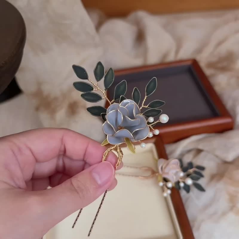 Gray and blue rose hairpins can be customized in color - เครื่องประดับผม - เรซิน สีน้ำเงิน