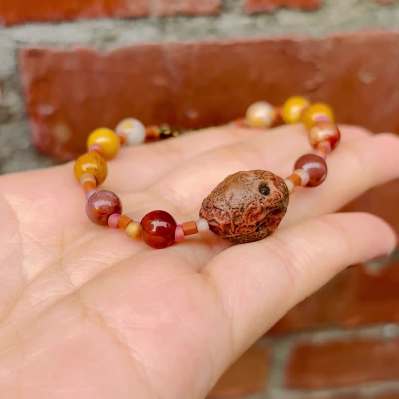 Gobi agate gold silk jade bracelet - สร้อยข้อมือ - หิน หลากหลายสี