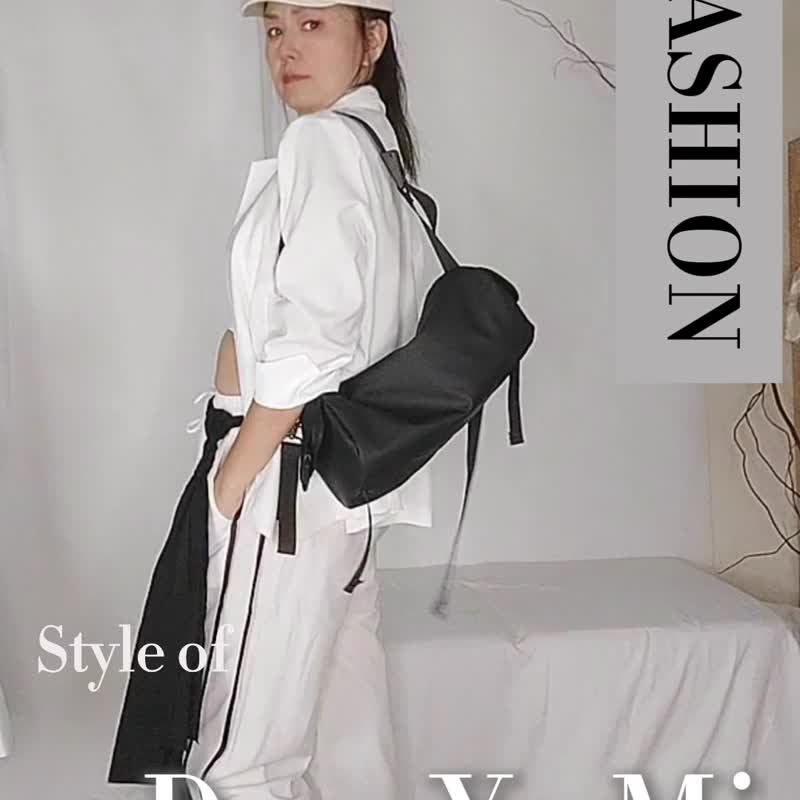 Niche clothing design brand / Fashionable cylindrical bag, lightweight, casual, waterproof, sports, gym bag - กระเป๋าแมสเซนเจอร์ - วัสดุกันนำ้ 