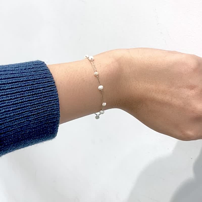 Double layer natural freshwater pearl bracelet - สร้อยข้อมือ - วัสดุอื่นๆ สีเงิน