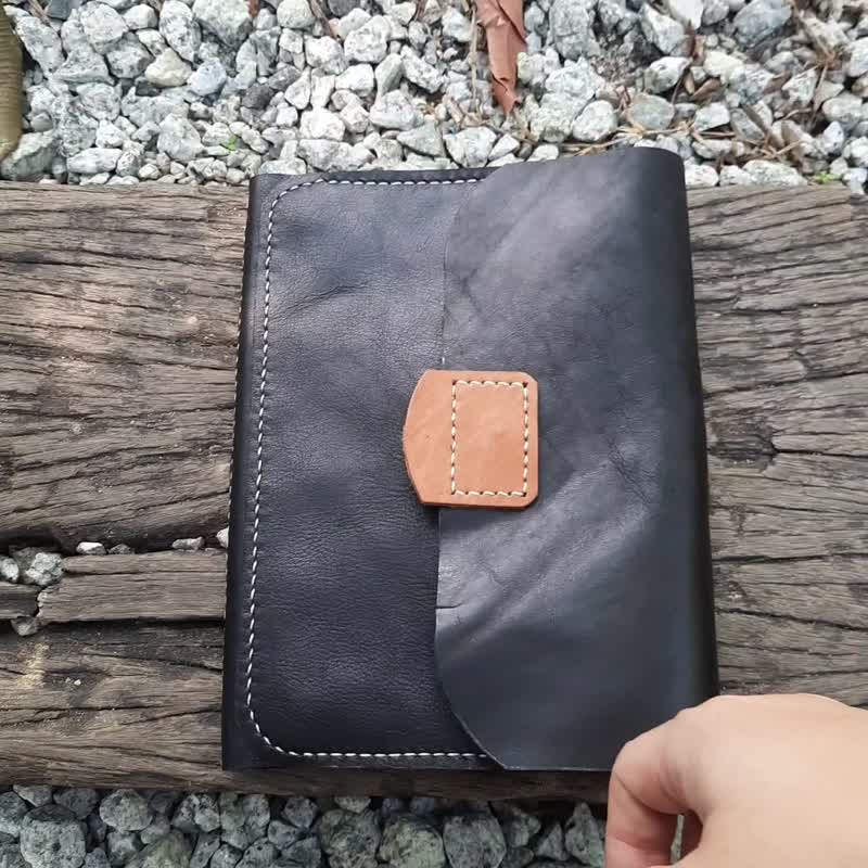 PERSONALIZED REFILLABLE LEATHER A5 JOURNAL BOOK COVER - สมุดบันทึก/สมุดปฏิทิน - หนังแท้ สีดำ