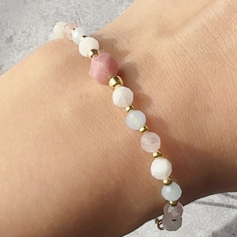 Rhodonite pink crystal aquamarine moonstone natural stone crystal bracelet gift - สร้อยข้อมือ - โลหะ สึชมพู