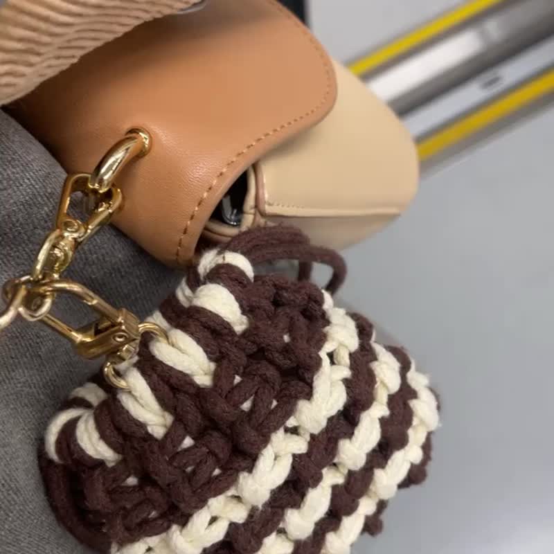 Hand-woven earphone bag, jewelry bag, small item bag, AirPods/customized - อื่นๆ - ผ้าฝ้าย/ผ้าลินิน หลากหลายสี