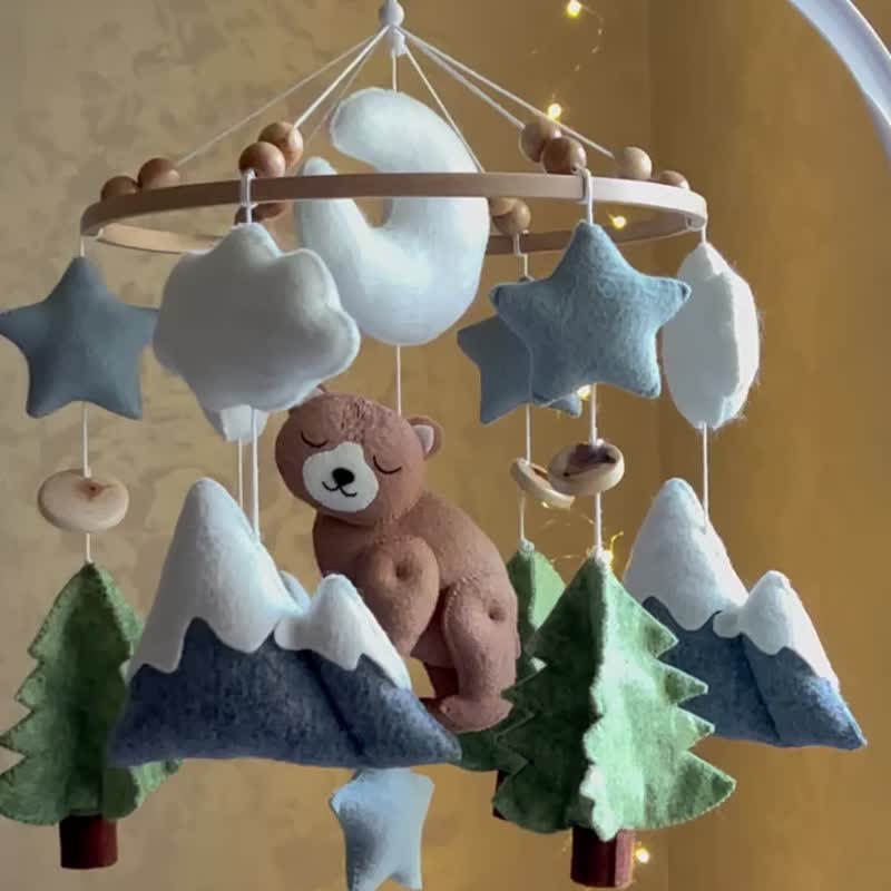 Bear baby mobile Musical mobile crib Baby shower gift Nursery mobile Forest - 嬰兒手鍊/飾品 - 其他材質 綠色