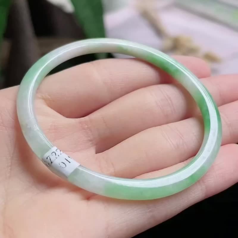 冰種 天然翡翠 緬甸 A玉 玉鐲 • 冰種飄花翡翠貴妃鐲 - 手鍊/手環 - 玉石 綠色