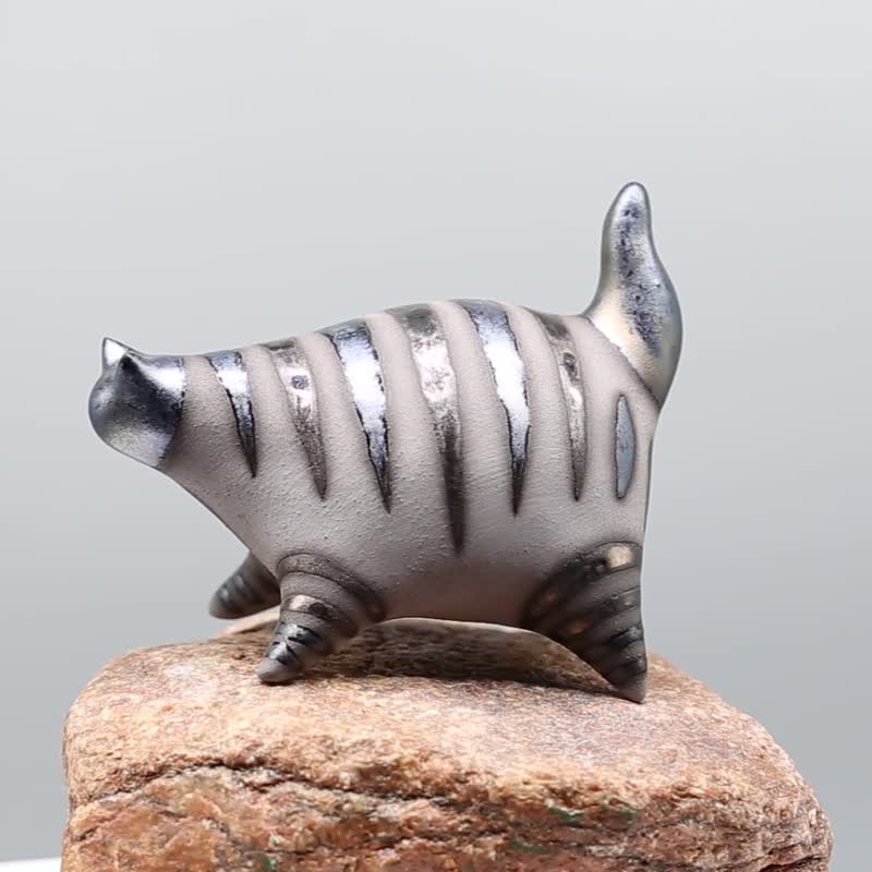 Handmade Ceramic Cat Figurine – Modern Minimalist Home Decor Gift - 公仔/玩偶 - 黏土 黑色