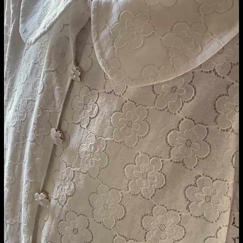 White lined French retro hollow jacquard shirt doll collar flower button temperament shirt top - Women's Shirts - Cotton & Hemp White