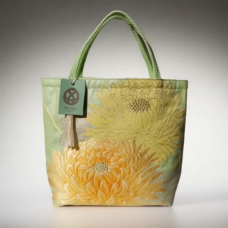 One-of-a-Kind 100% Silk Kimono Obi Tote Bag | Artisan Embroidered Japanese Purse - กระเป๋าถือ - ผ้าไหม สีเขียว