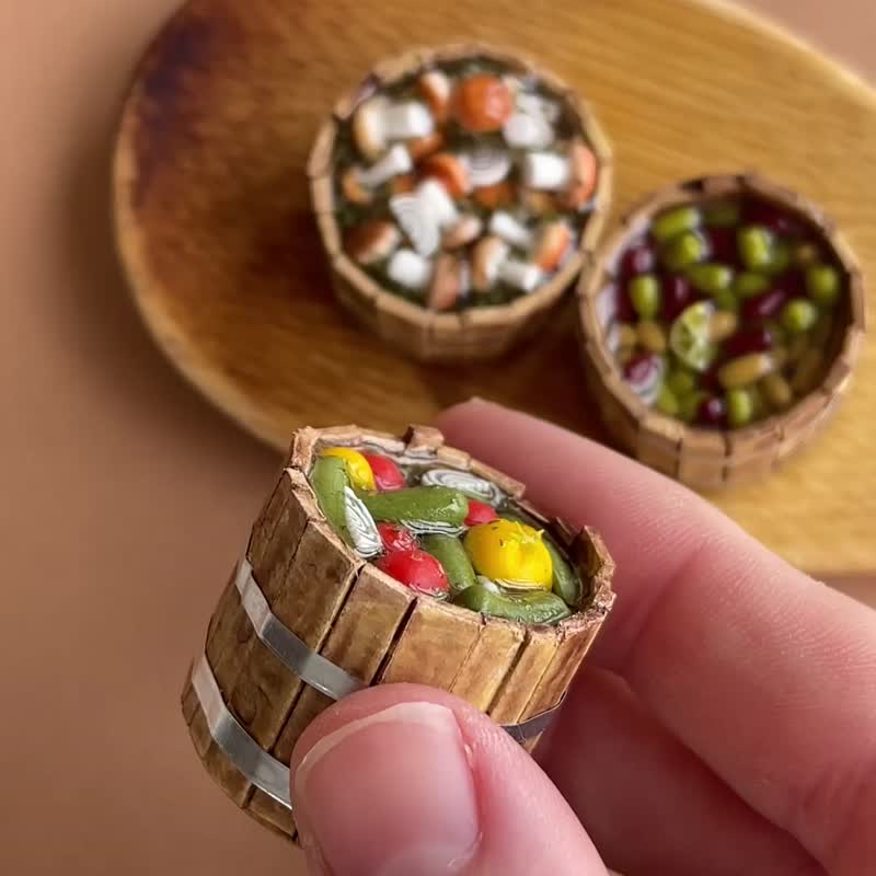Doll miniature barrels with pickles set of 3 pieces for playing dolls, dollhouse - 公仔/玩偶 - 其他材質 多色