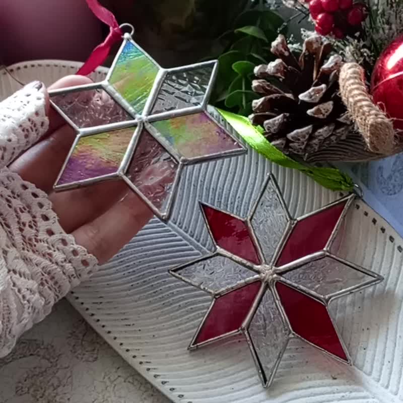 Set of 2 snowflake suncatchers, christmas ornaments, simple stained glass - อื่นๆ - แก้ว สีแดง