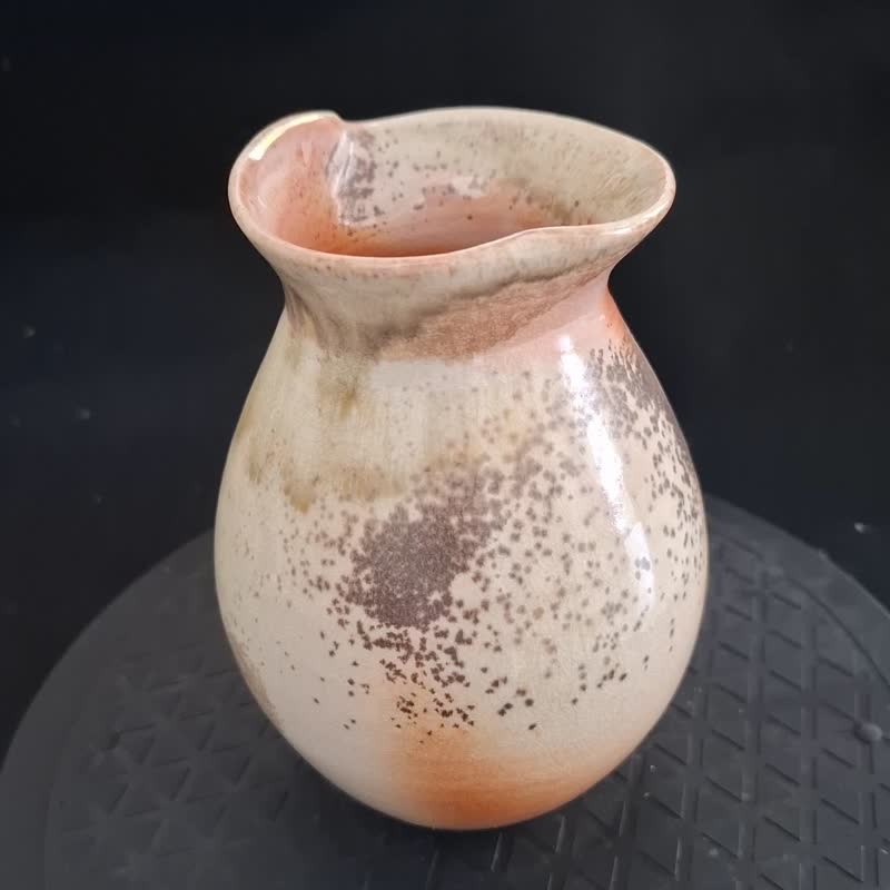 手拉胚柴燒花器自然落灰火吻印記個性商品最佳禮物紀念品 - 花瓶/花器 - 陶 