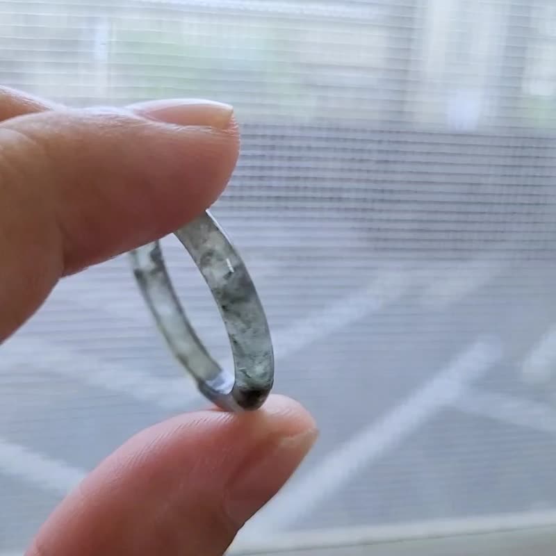 【親翠】天然翡翠 高冰起剛透 ||一抹黑帶綠|| 手指鐲15號細戒圈 - 戒指 - 玉石 多色